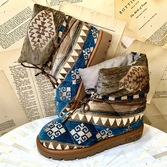 Anthropologie Flufie Pillow Snow Boot Goose Down Velvet Jacquard Blue Tan - Picture 2 of 7